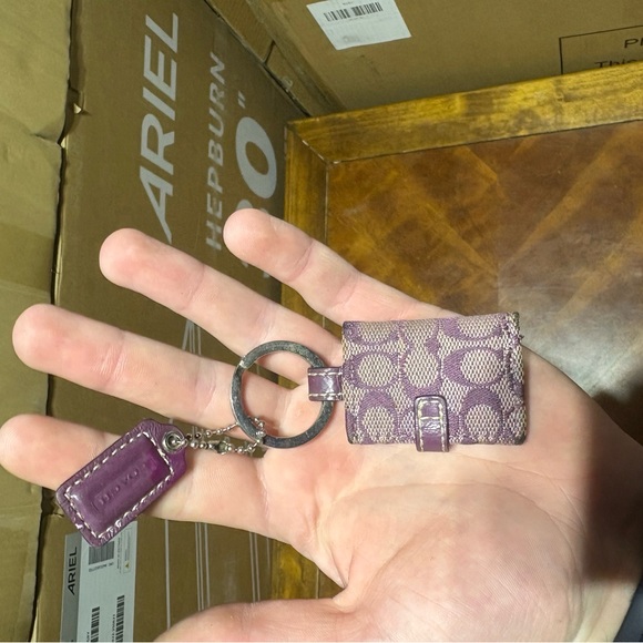 Vintage Coach Picture Frame Keychain Purple - Picture 2 of 2